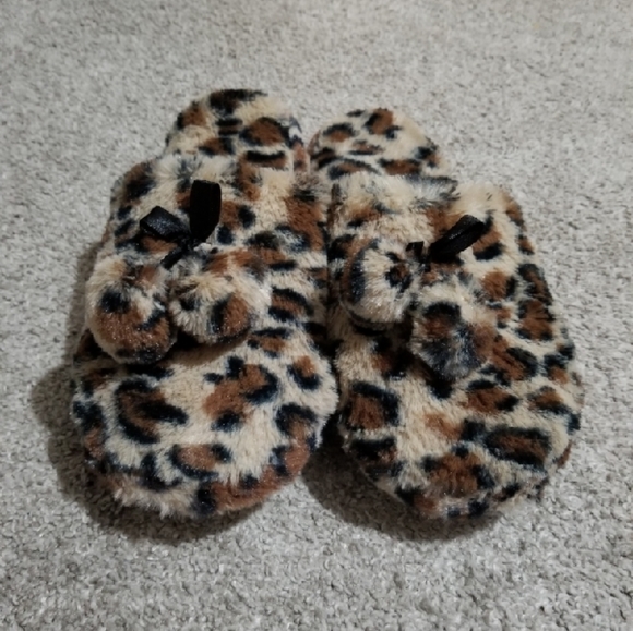 Slippers - Picture 2 of 5
